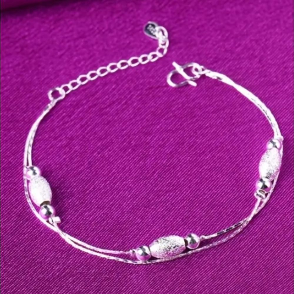 Ladies Elegant 925 Sterling Silver Charm Bracelet.